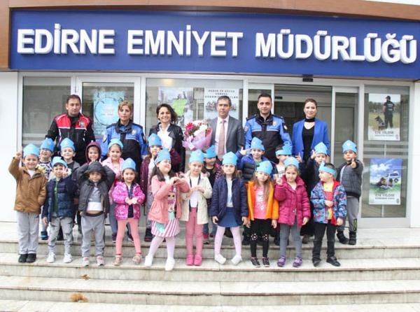 Öğrencilerimiz Türk Polis Teşkilatımızın Kuruluşunun 174. Yılı ve Polis Haftasını kutladı.